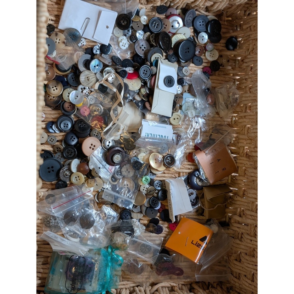 1 LB Vintage Button Lot Bulk Estate Mixed Materials Sewing Crafting